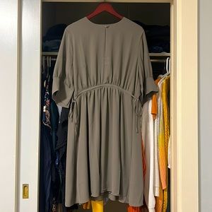 Super cute midi dress that you could wear with leggings or without!